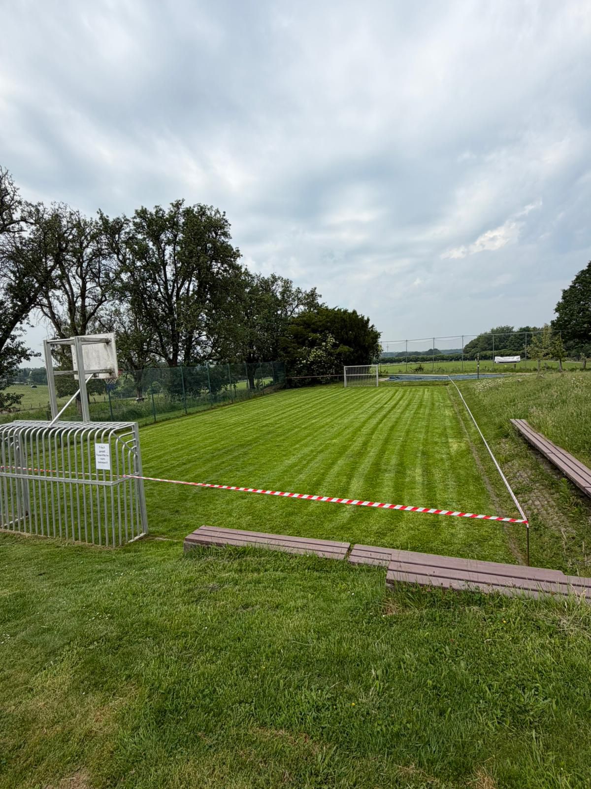 Der frisch hergerichtete Bolzplatz in Hilgen Neuenhaus